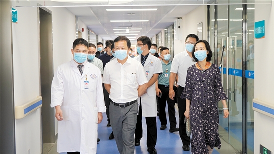 江门市中心医院（总院）领导班子到蓬江分院开展调研指导。